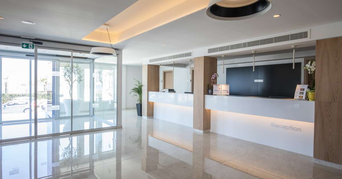 Een foto van het interieur van Evalena Beach Hotel