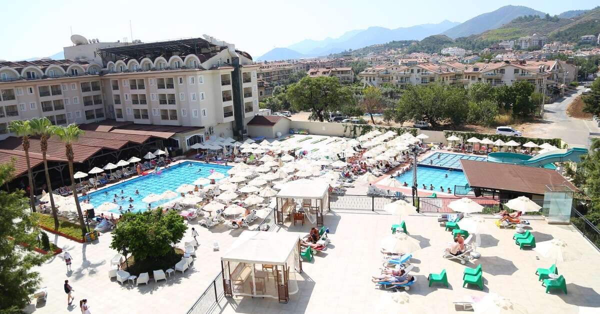 Een foto van het zwembad bij Julian Club Hotel