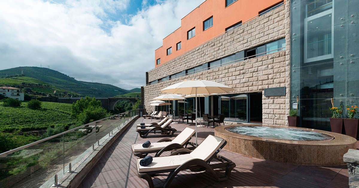 Een foto van het terras bij Vila Gale Collection Douro