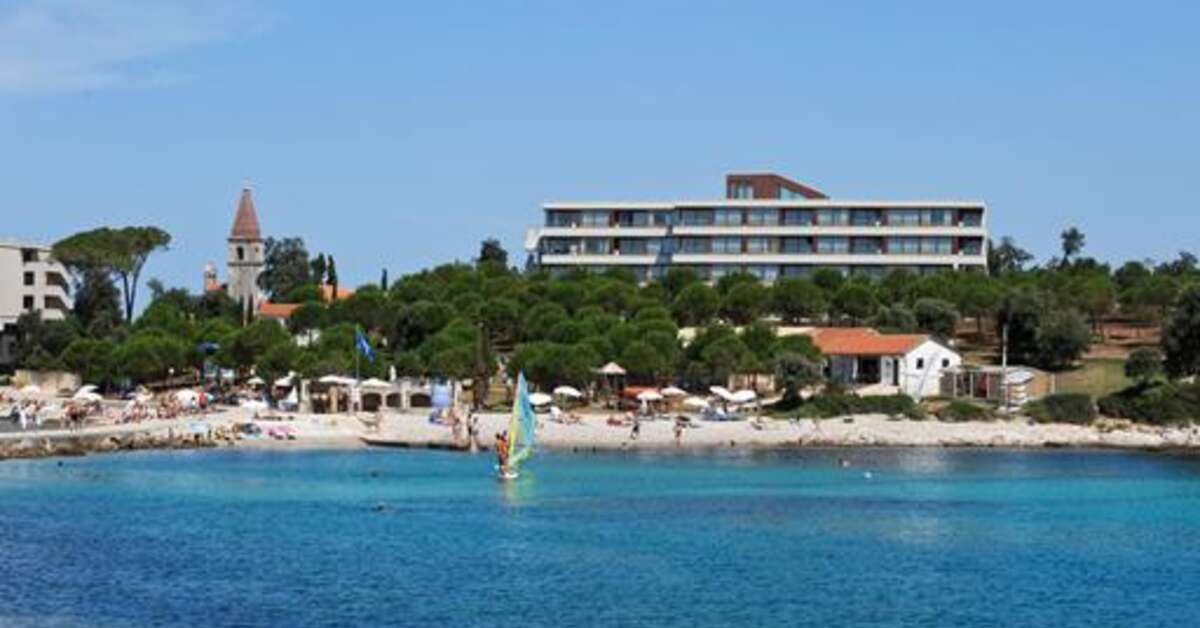 Ein Foto von der Außenansicht des Maistra Select All Suite Island Hotel Istra