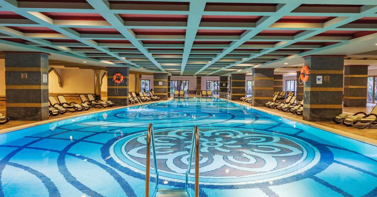 Een foto van het zwembad bij Royal Dragon Hotel