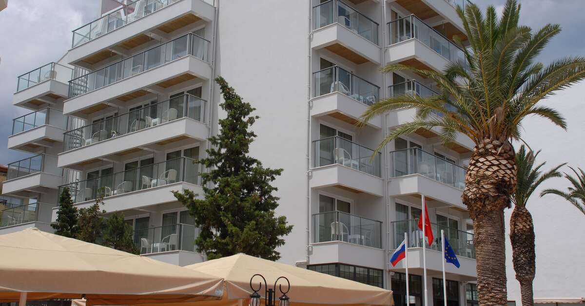 Een foto van de buitenkant van Begonville Beach Hotel