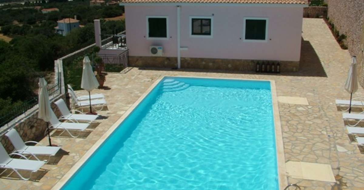 Een foto van het zwembad bij Sarantos Pool Suites