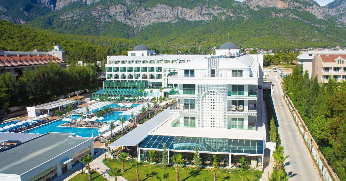 Een foto van de buitenkant van Karmir Resort & Spa