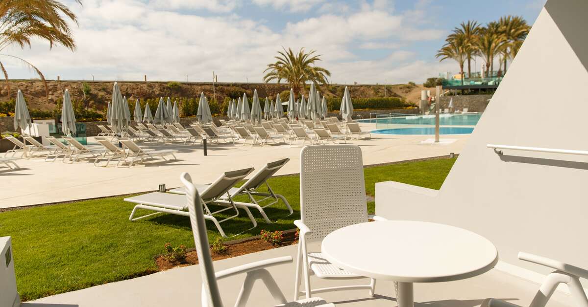 Een foto van het terras bij Santa Monica Suites Hotel