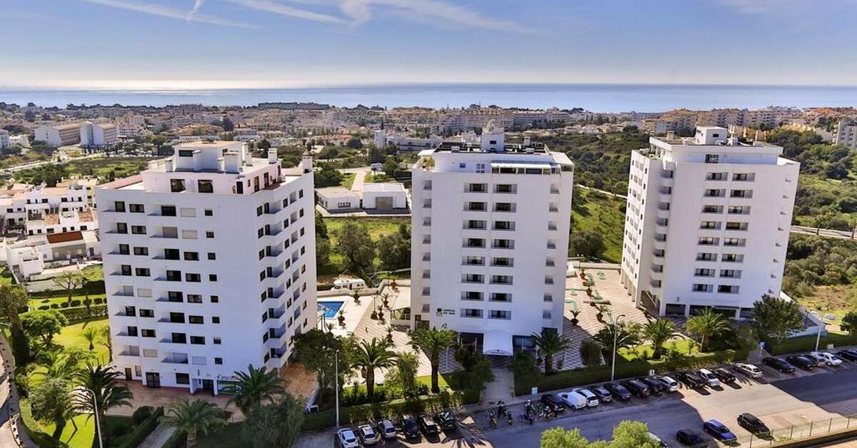 Een foto van de buitenkant van Janelas do Mar