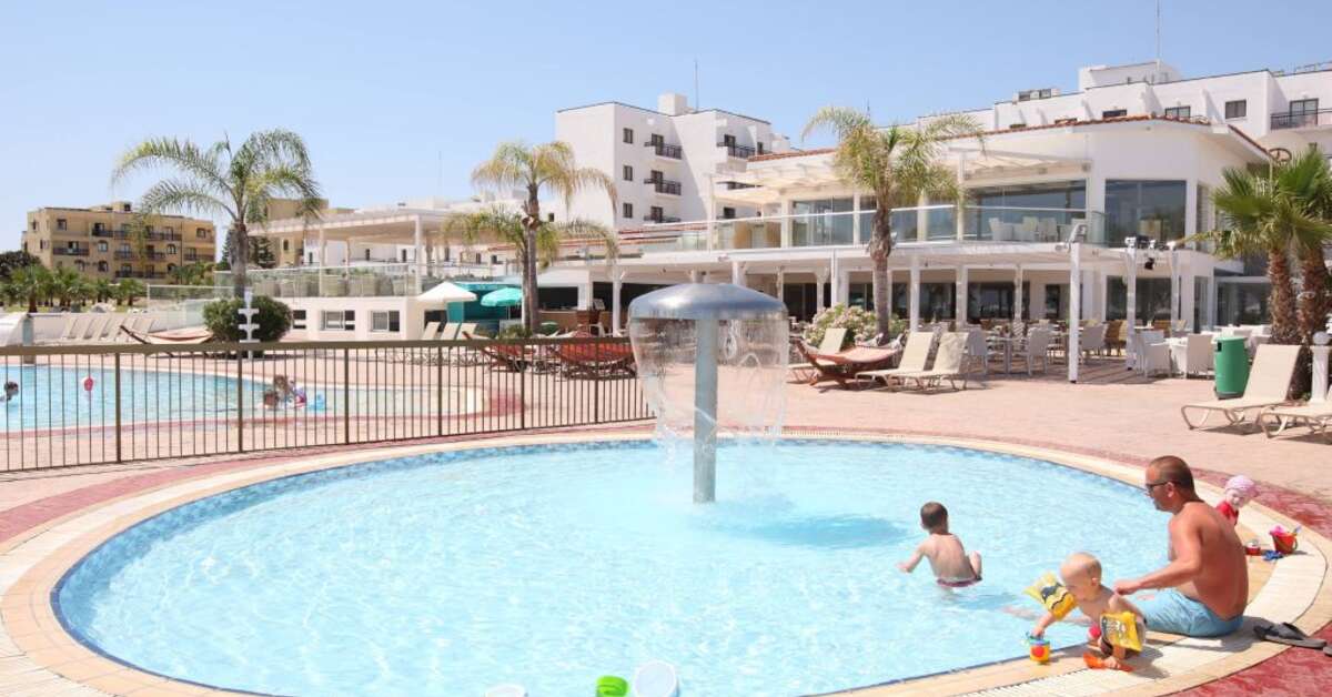 Een foto van het zwembad bij Marlita Beach Hotel Appartementen