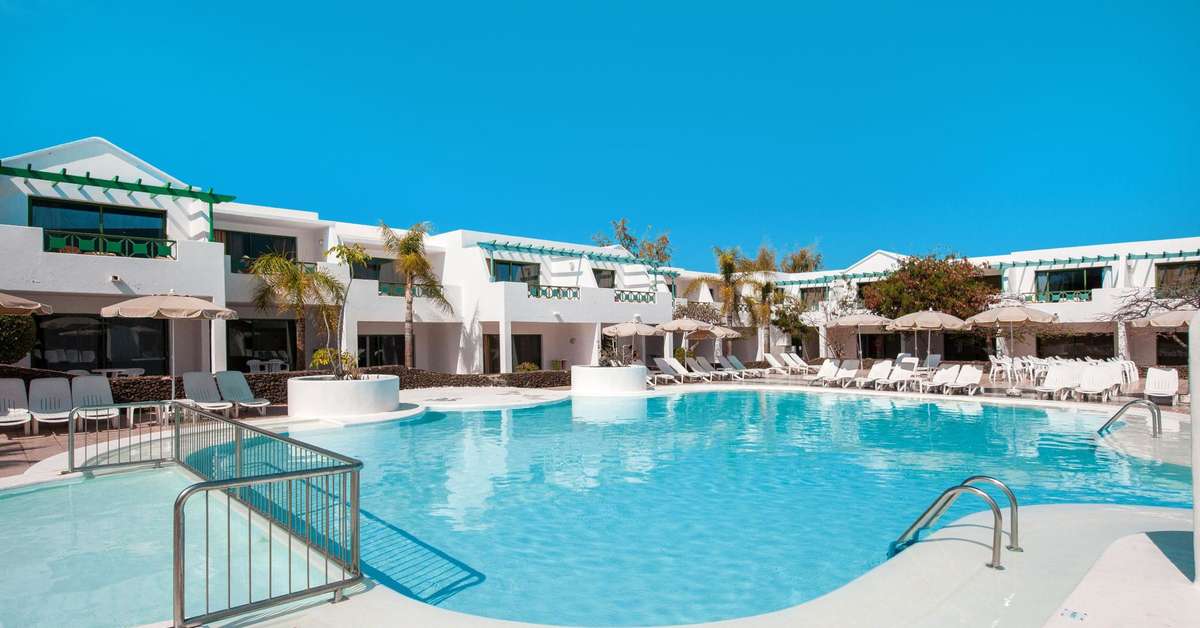 Een foto van het zwembad bij Relaxia Olivina Lanzarote