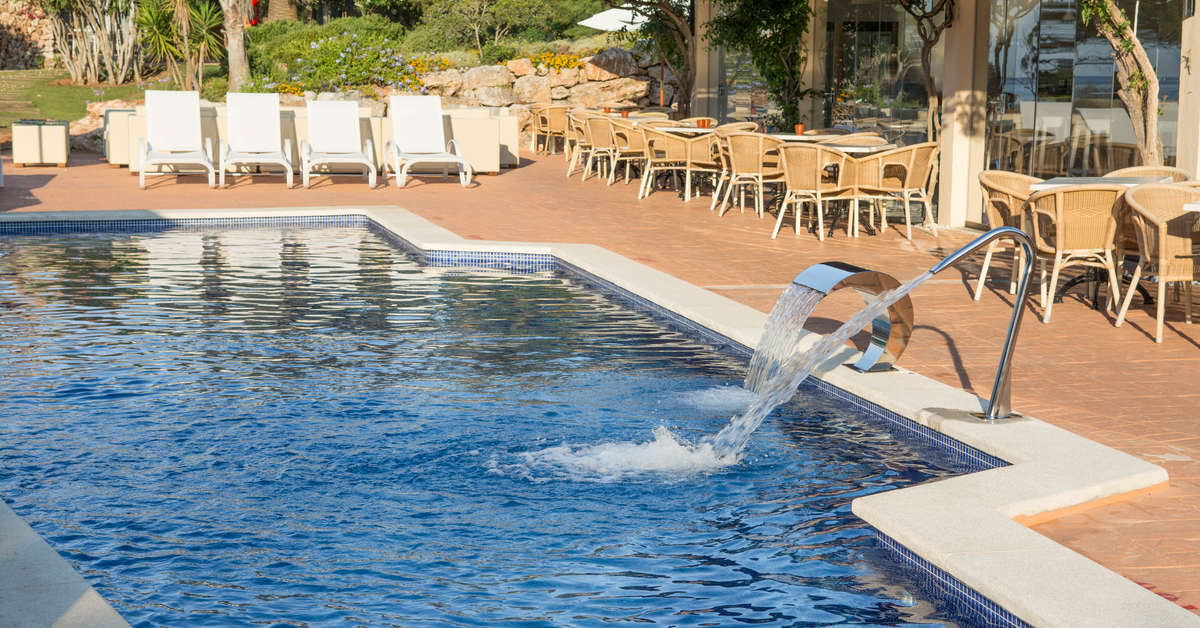 Een foto van het zwembad bij Pierre & Vacances Premium Menorca Binibeca