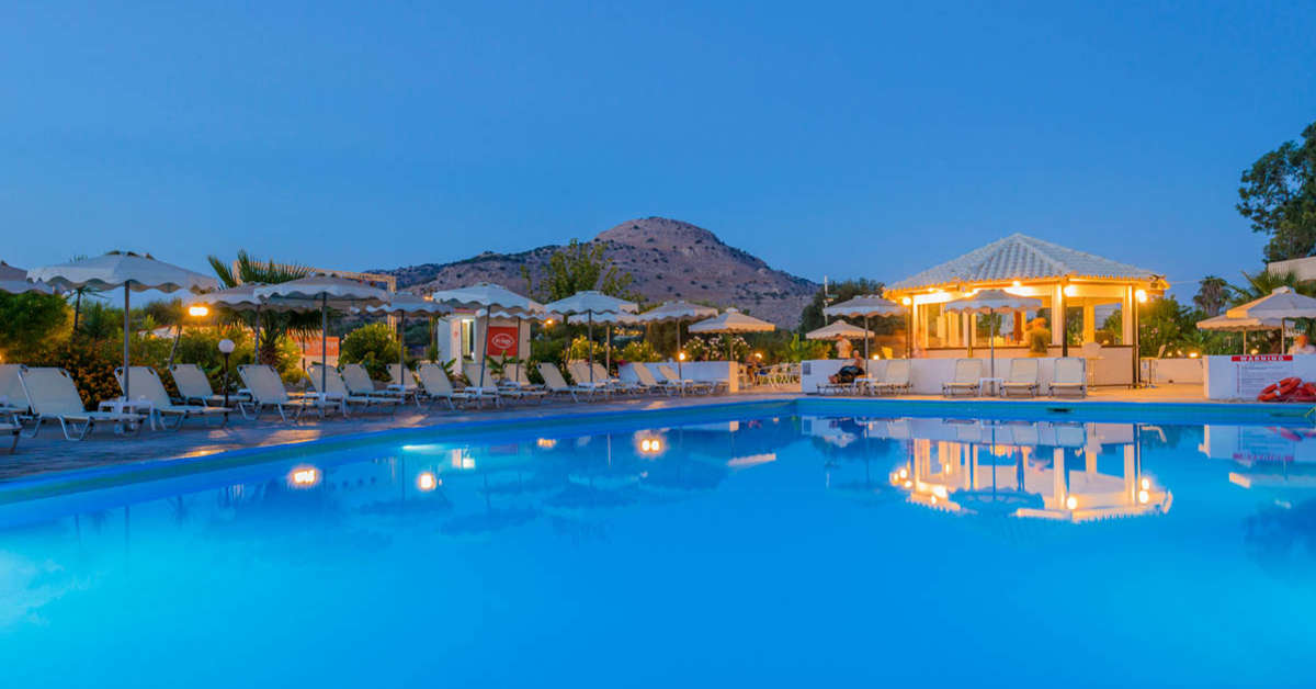 Een foto van het zwembad bij Olive Garden Hotel