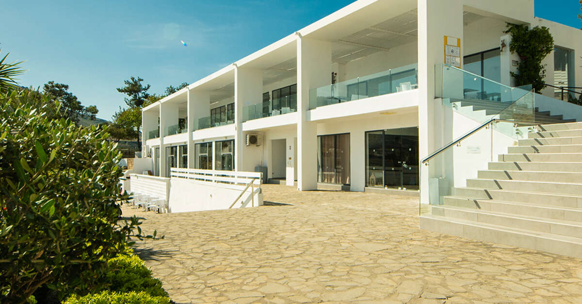 Een foto van de buitenkant van Hotel Ellia