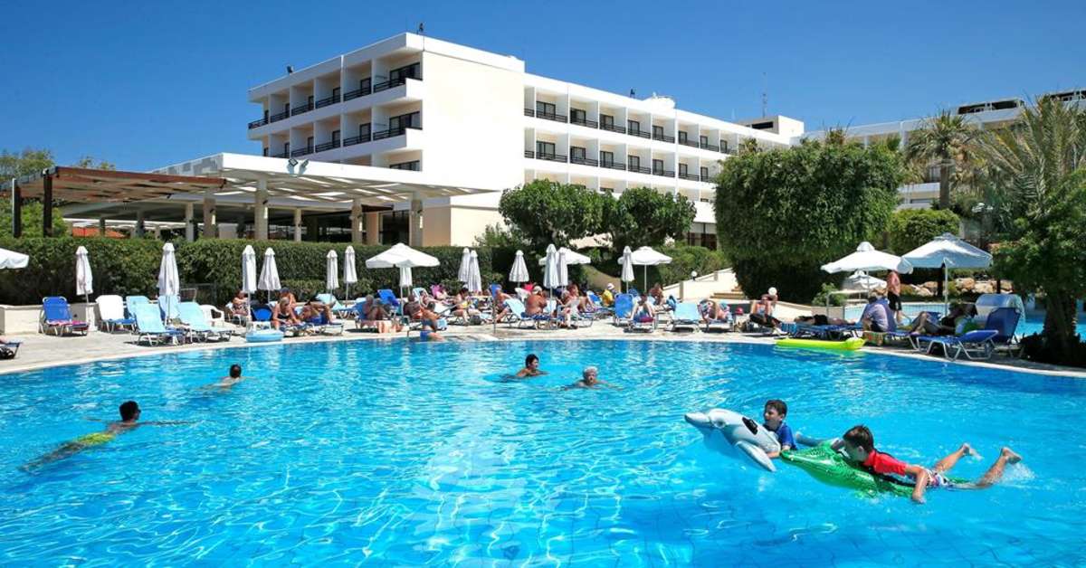 Een foto van het zwembad bij Avanti Hotel