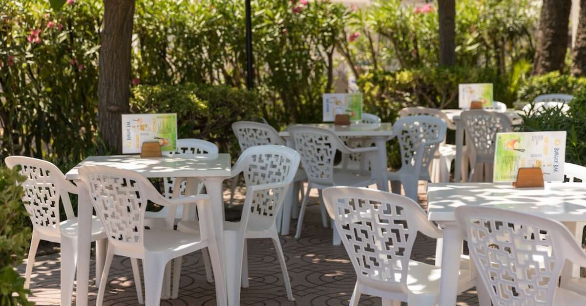 Een foto van het terras bij H-Top Royal Sun