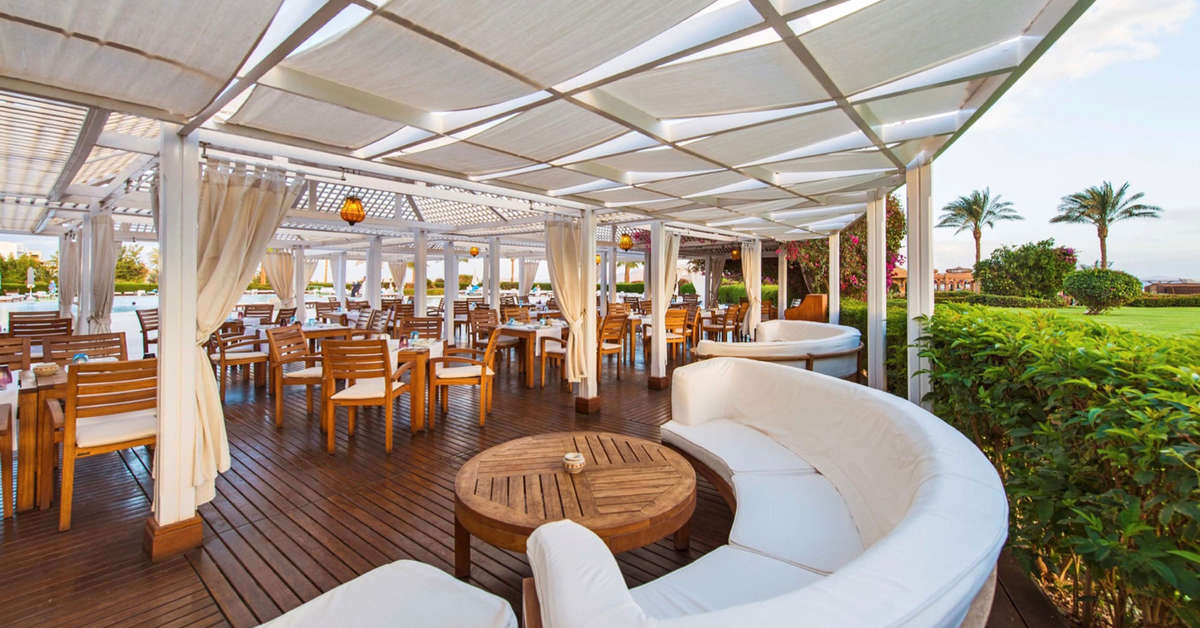 Een foto van het terras bij Baron Resort Sharm El Sheikh
