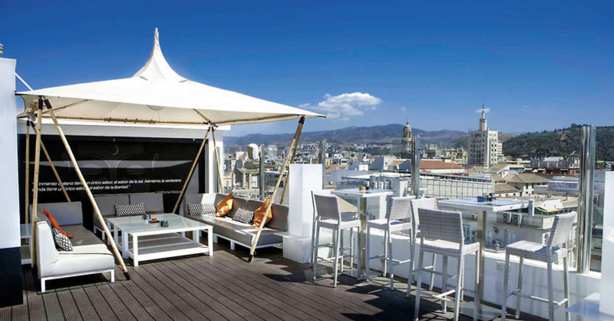 Een foto van het terras bij Soho Bahia Malaga Hotel