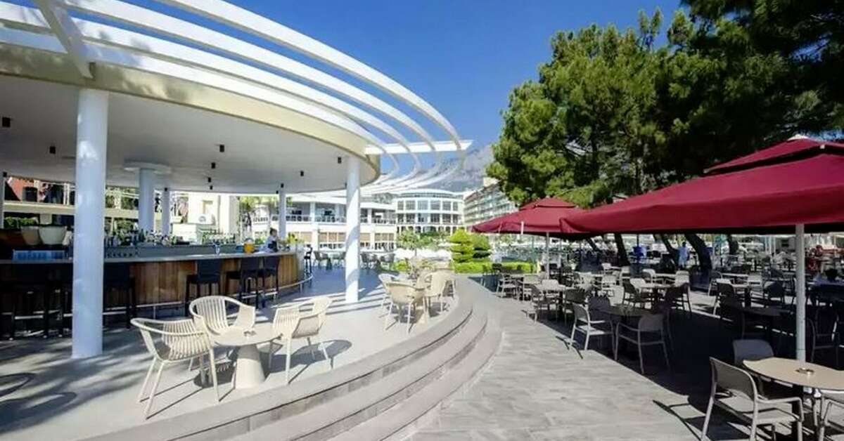 Een foto van het terras bij Akra Kemer