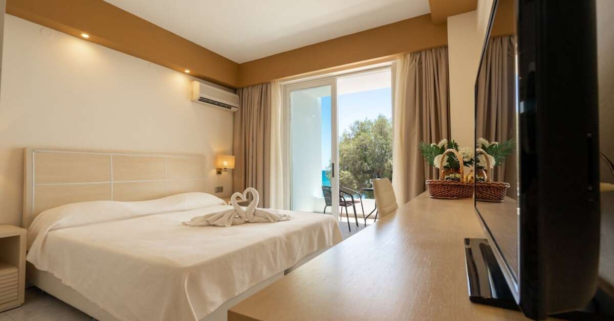 Een foto van Kamari Plus Hotel