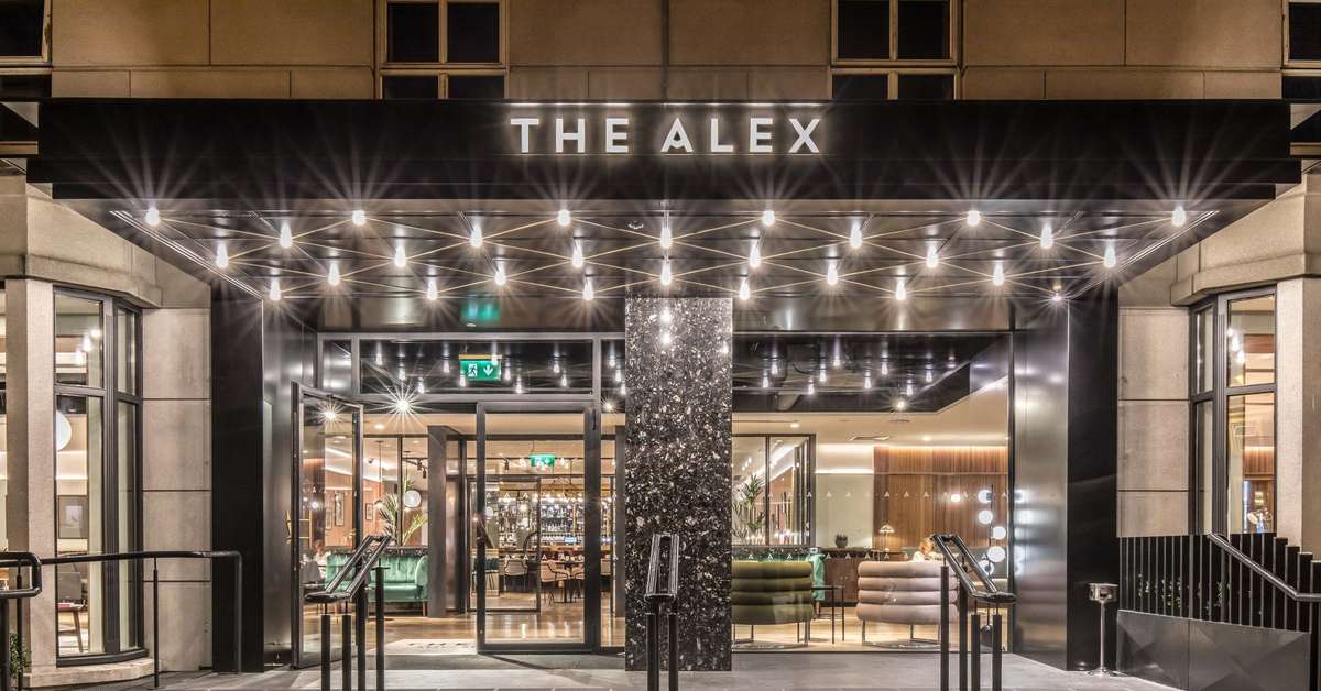 Een foto van de buitenkant van The Alex