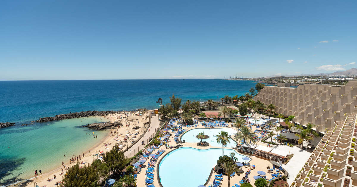 Een foto van het zwembad bij Alexandre Grand Teguise Playa