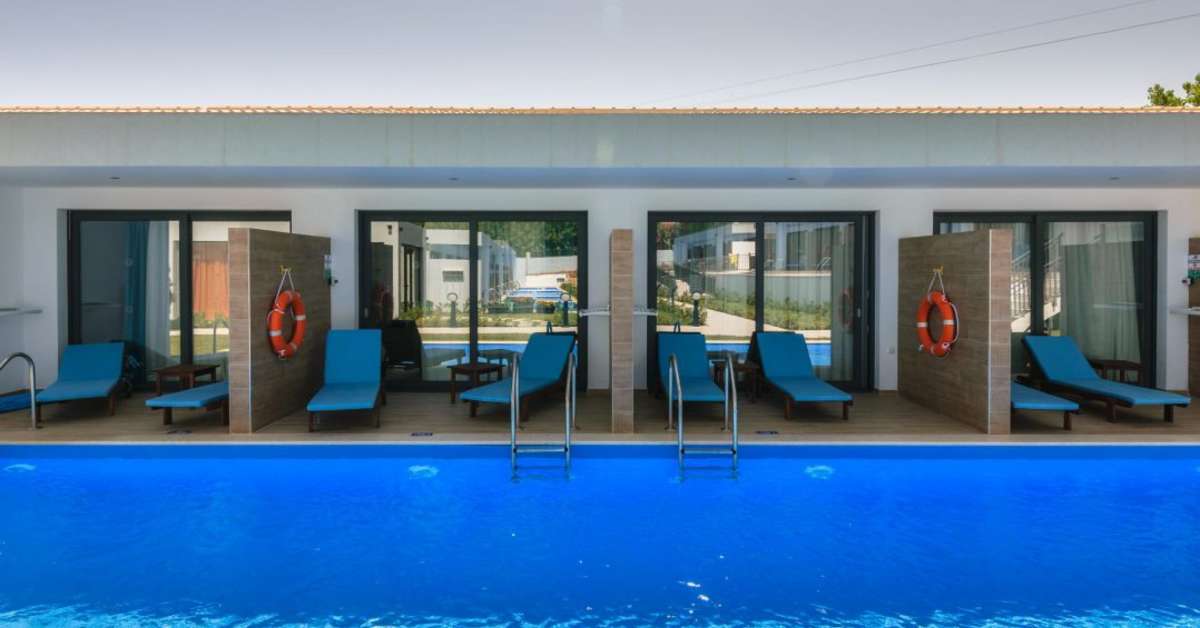 Een foto van het zwembad bij Cavo Orient Beach Hotel
