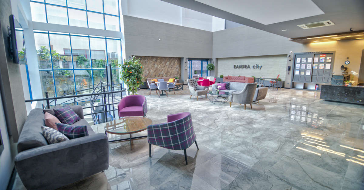 Een foto van het interieur van Ramira City Hotel