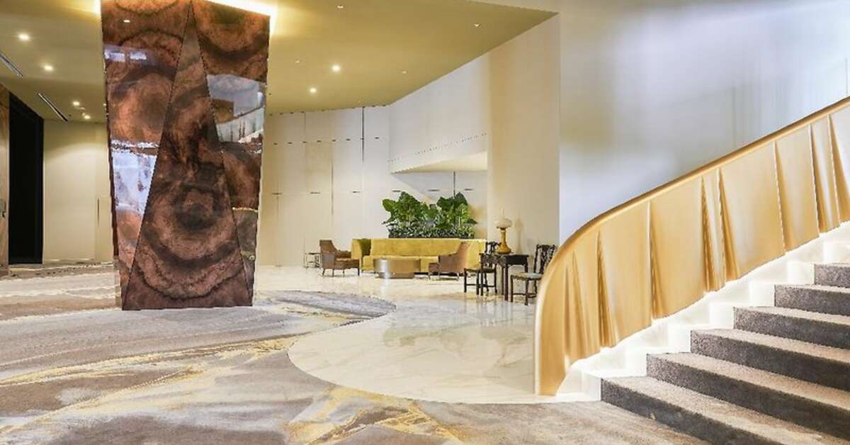 Een foto van het interieur van Savoy Palace