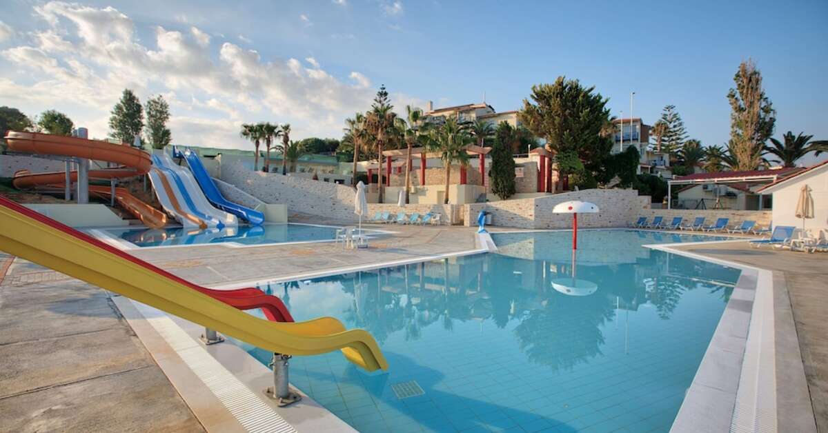 Een foto van het zwembad bij Rethymno Mare Royal
