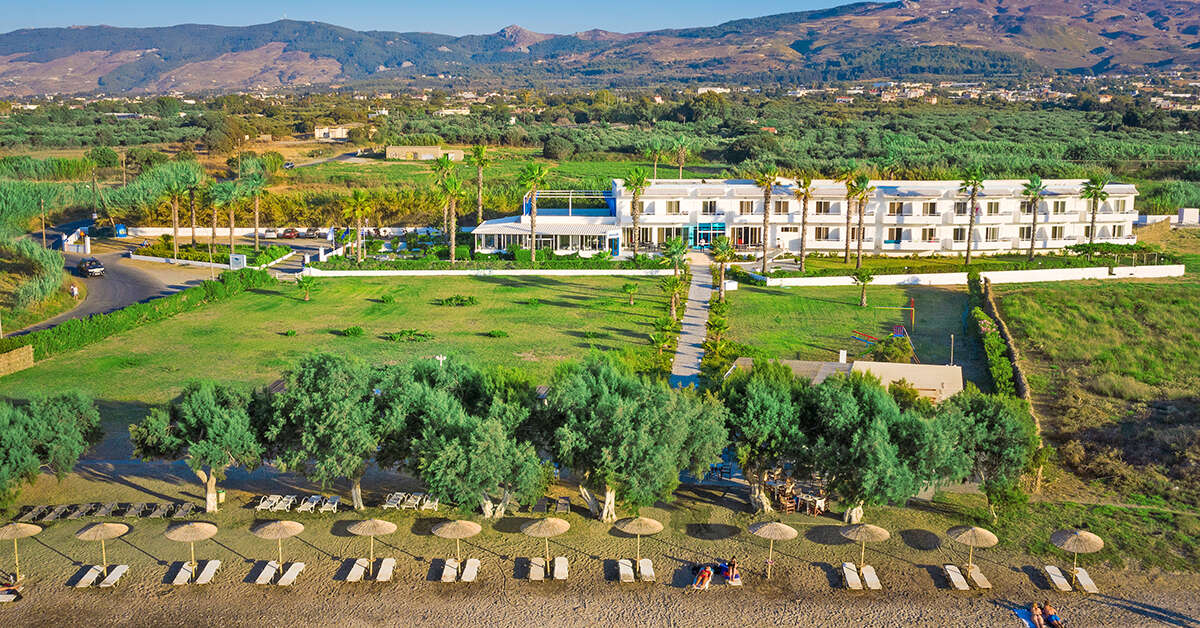 Een foto van de buitenkant van Costa Angela Seaside Resort
