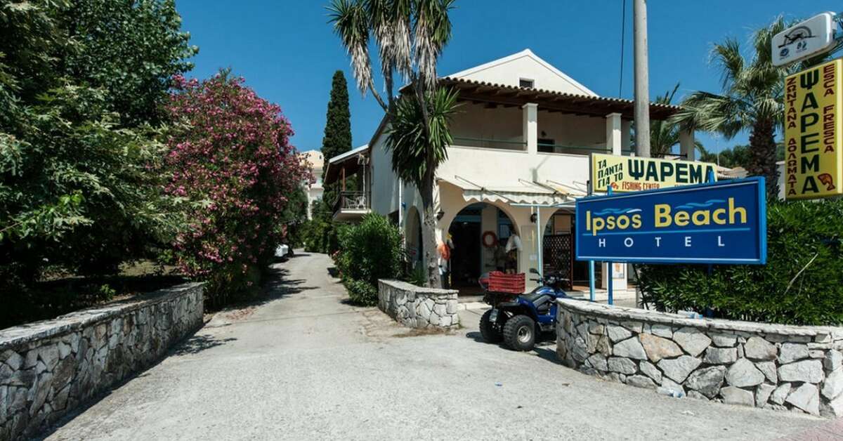 Een foto van de buitenkant van Ipsos Beach Hotel