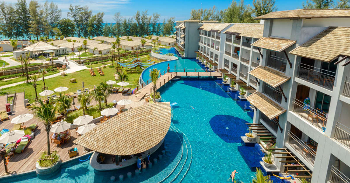Een foto van het zwembad bij TUI Blue Mai Khao Lak