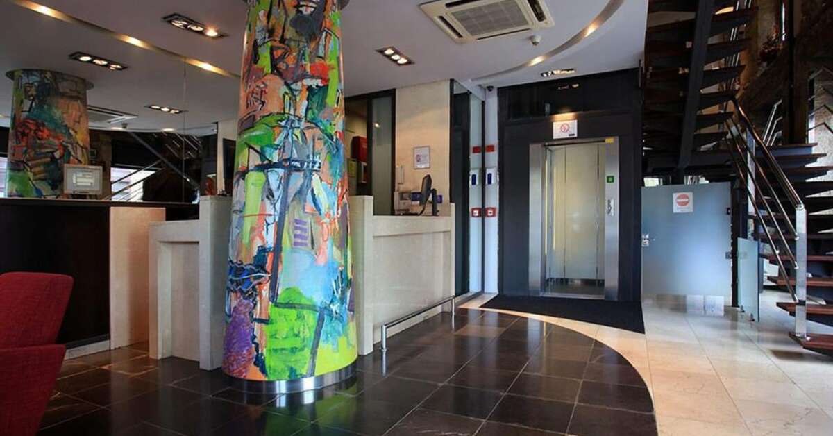 Een foto van het interieur van Petit Palace Arana Bilbao Hotel