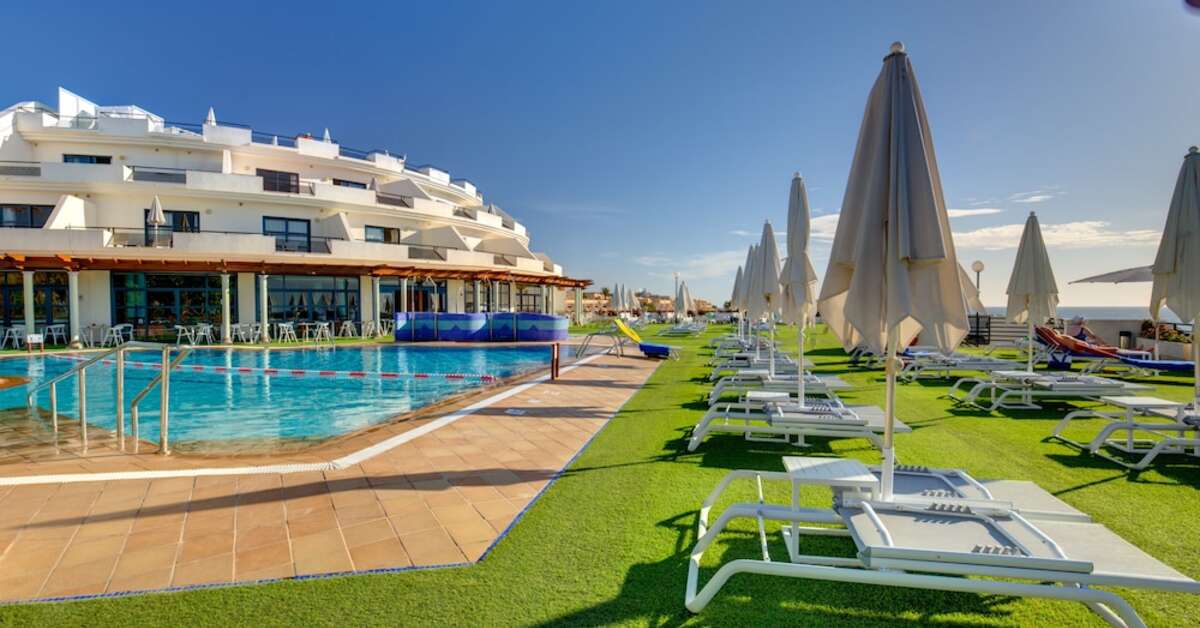 Een foto van het zwembad bij SBH Crystal Beach Hotel & Suites