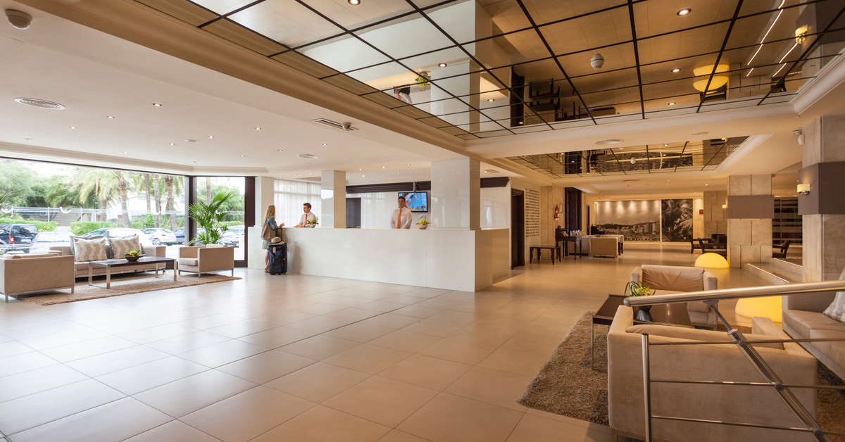 Een foto van het interieur van Hotel Zafiro Rey Don Jaime