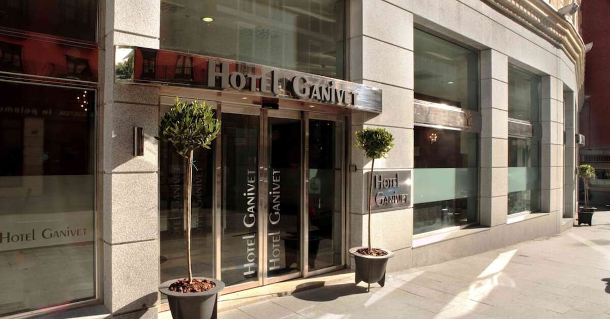 Een foto van de buitenkant van Hotel Porcel Ganivet