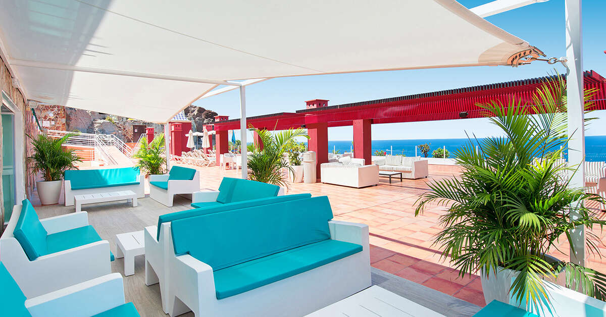 Een foto van het terras bij Mogan Princess & Beach Club Resort