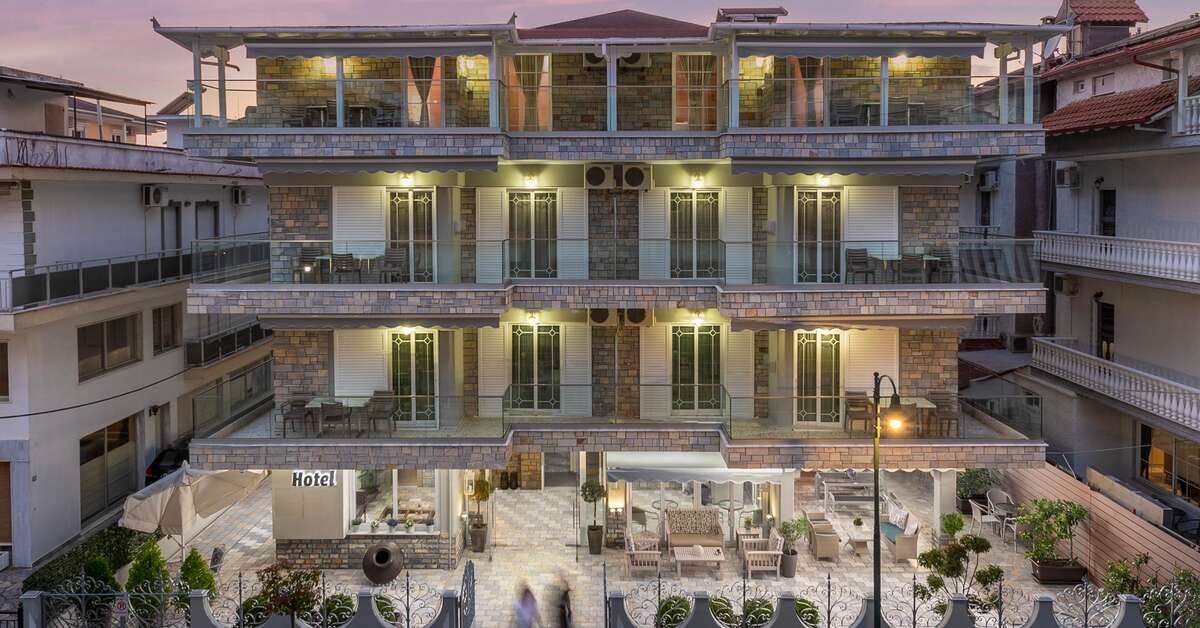 Een foto van de buitenkant van Ouzas Luxury Hotel
