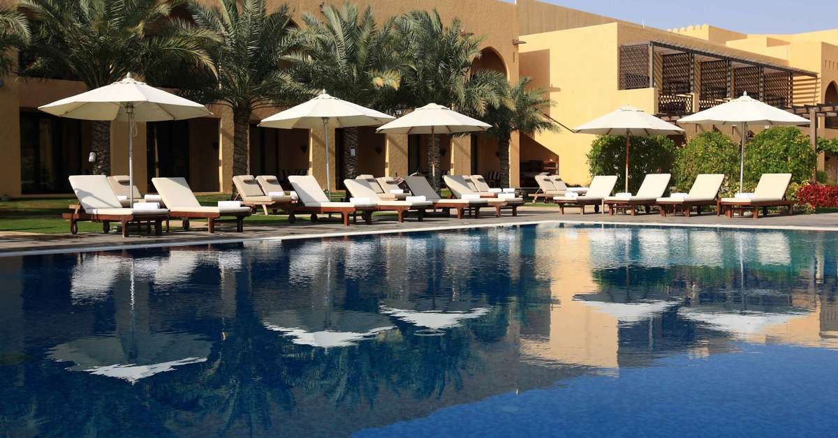 Een foto van het zwembad bij Aldhafra Resort