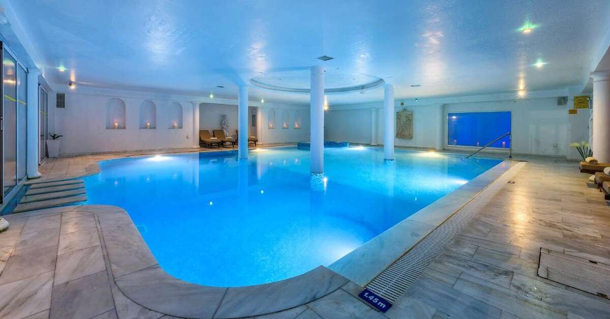 Een foto van The Golden Bay Beach Hotel