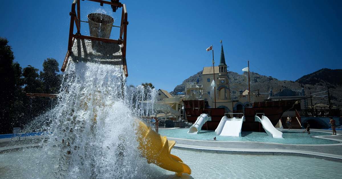 Een foto van het zwembad bij Atlantica Holiday Village Rhodes