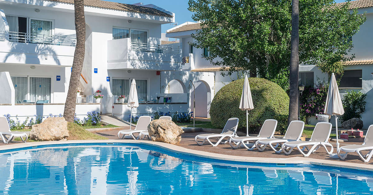 Een foto van het zwembad bij Sol De Alcudia Appartementen