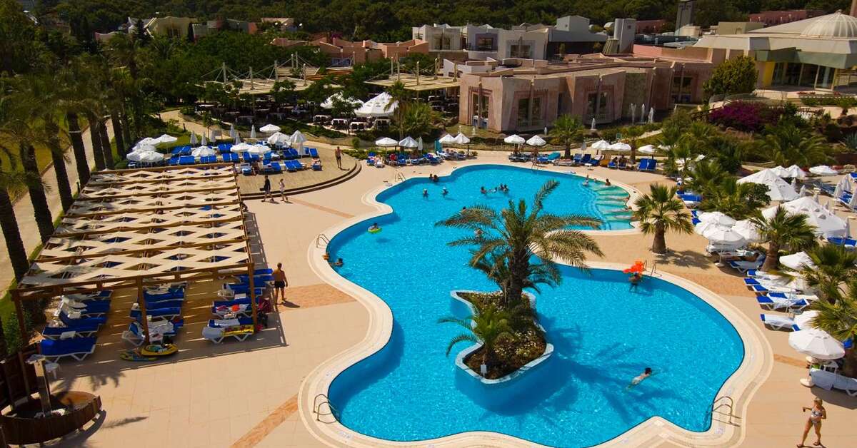 Een foto van het zwembad bij Blue Waters Club & Resort