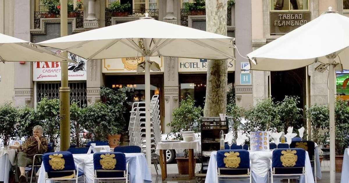 Een foto van het terras bij Ramblas Hotel Barcelona
