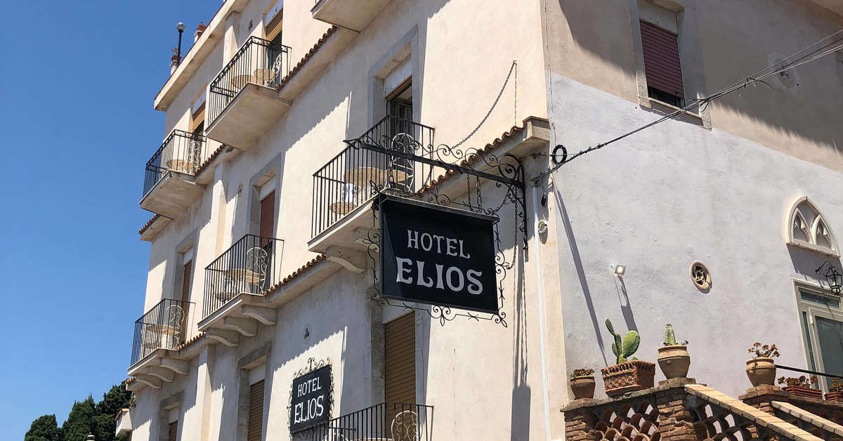 Een foto van de buitenkant van Hotel Elios