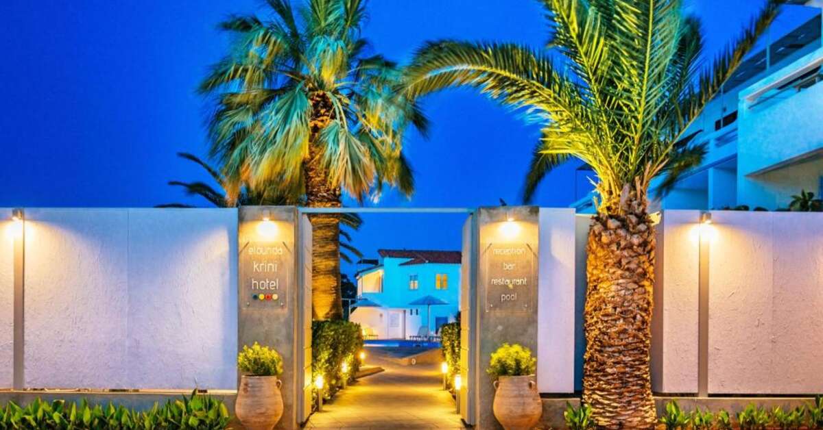 Ein Foto von der Außenansicht des Elounda Krini Hotel