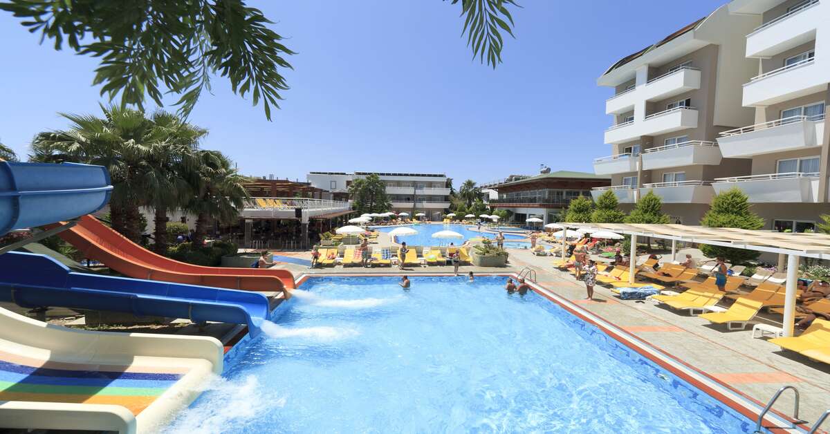 Ein Foto vom Pool im Club Mermaid Village