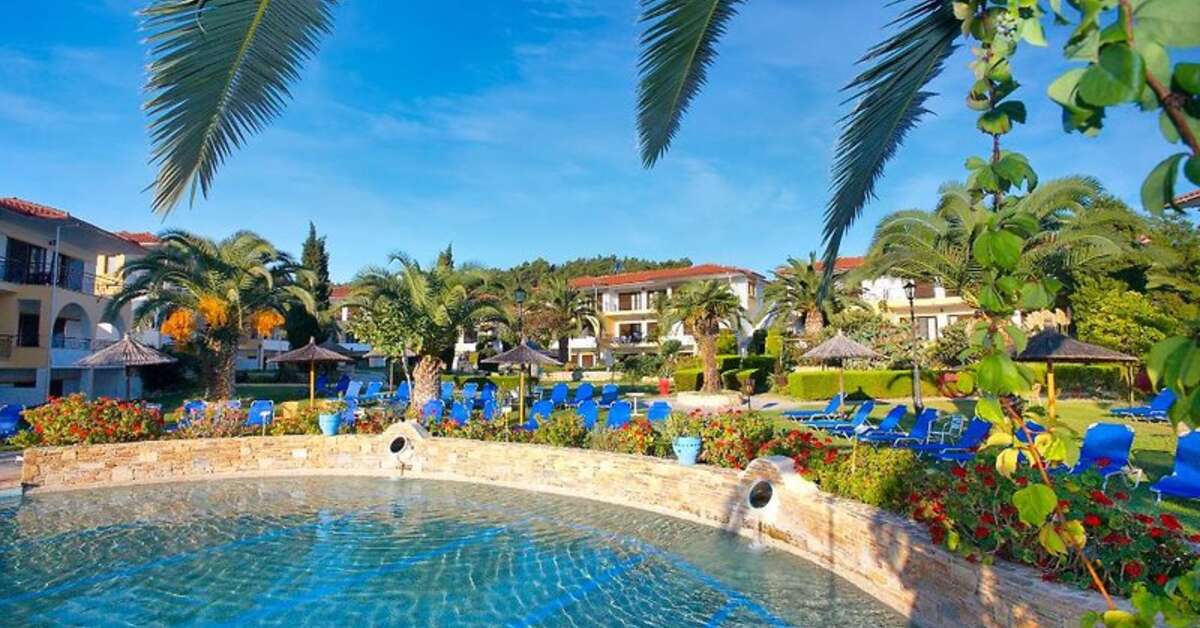 Een foto van het zwembad bij Chrousso Village Hotel