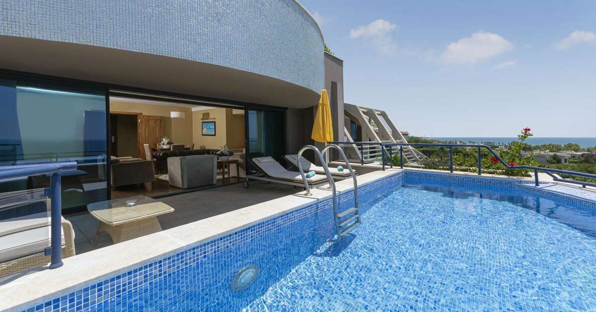 Een foto van het zwembad bij Susesi Luxury Resort