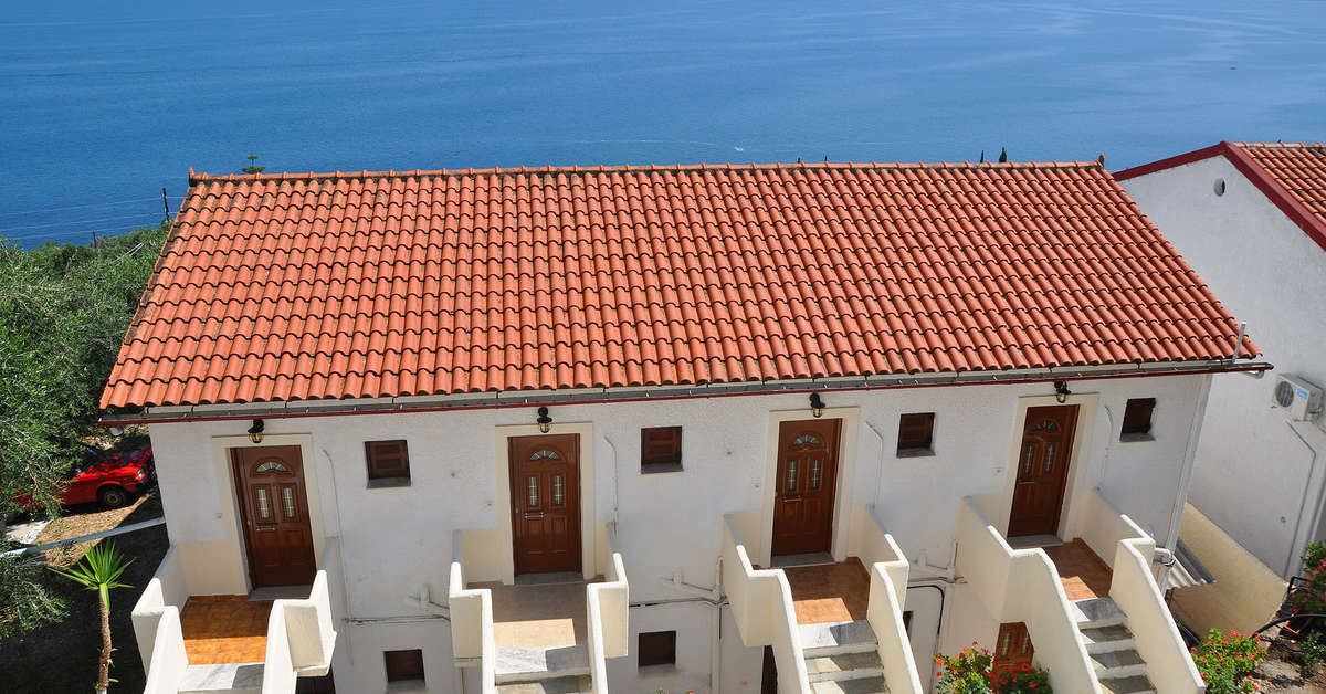 Een foto van de buitenkant van Yiannis Appartementen