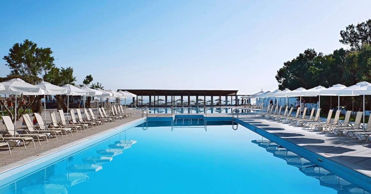 Een foto van het zwembad bij Atlantica Akti Zeus