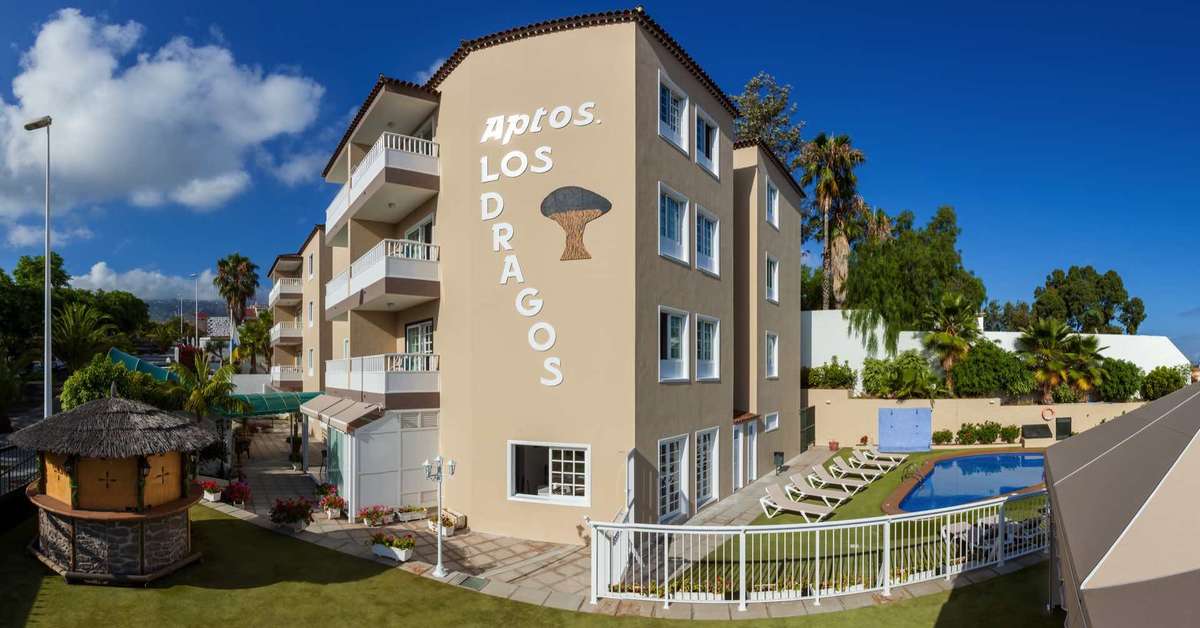 Een foto van de buitenkant van Aparthotel Dragos del Norte